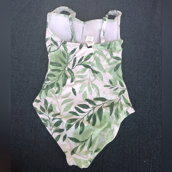 Nip Tuck Oasis Green Joanne Twist Front Women Green Leaf One Pc Swimsuit Sz 4 - Picture 3 of 7